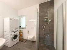 Hauptbadezimmer Modernes Wohn-Highlight im Zentrum von Lindenberg im Allg�u 
 3-Zimmer Dachgeschoss mit Stil und Komfort