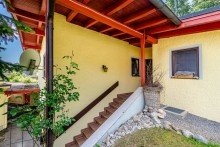 Eigener EIngangsbereich Traumhafte Immobilie im Landhausstil in bester Lage am Rande eines Waldgebietes