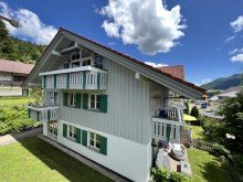  4 Zimmer Dachgeschoss Wohnung 
mit drei Balkonen!