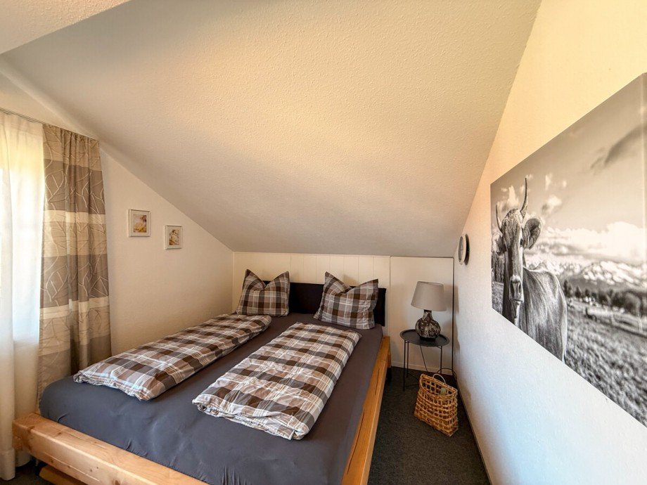 Schlafzimmer Maisonettewohnung Weiler-Simmerberg