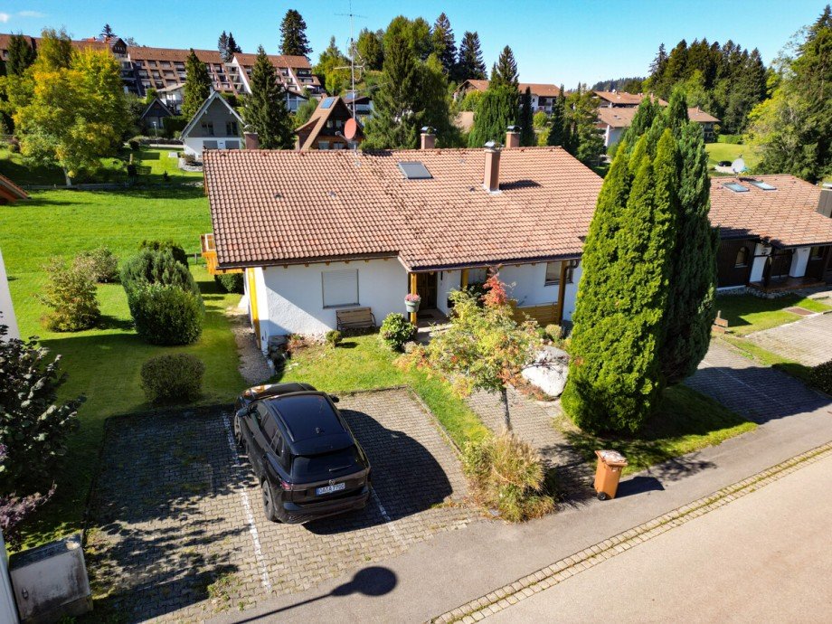 Hausansicht mit Au�enstellplatz Maisonettewohnung Oberreute