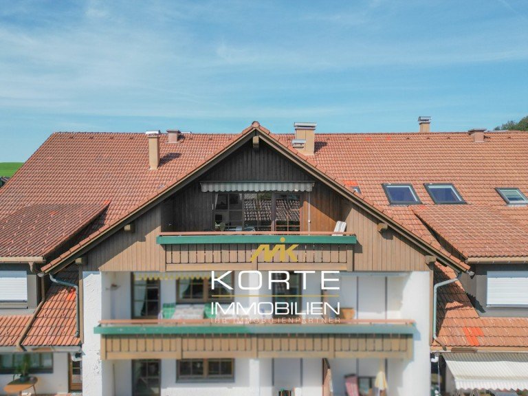 Wohnhaus Oberstaufen Dachgeschosswohnung Gepflegte 3-Zimmerwohnung mit Bergpanorama in zentraler Lage von Oberstaufen im Allg�u