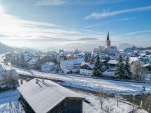 Ausblick Richtung Ortsmitte Einzigartiges Potential in Bestlage:
 Renovierungsbed�rftiges Mehrfamilienhaus 
 in Oberstaufen