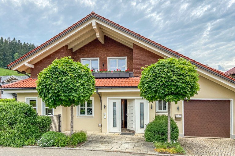S�dseite / Eingangsbereich Oberstaufen Einfamilienhaus EXKLUSIVES TRAUMHAUS F�R H�CHSTE ANSPR�CHE IN OBERSTAUFEN / BESTLAGE