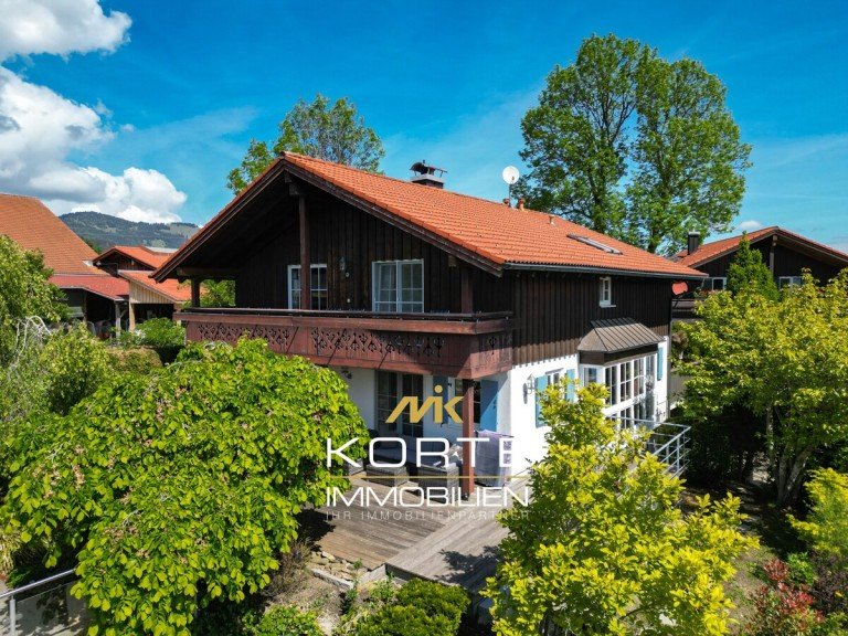 Titelbild Ofterschwang Einfamilienhaus Premiumlage in Ofterschwang - Alpiner Wohntraum mit Sauna, S�dterrassen und einzigartigem Bergblick