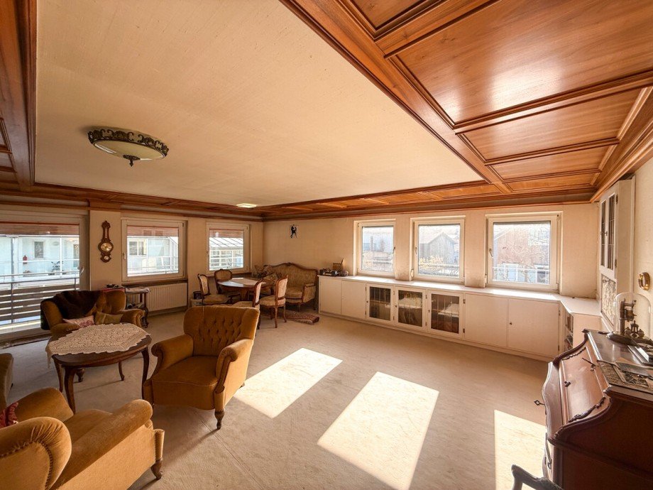 Gro�e Wohnung DG Wohnzimmer Mehrfamilienhaus Lindenberg im Allg�u