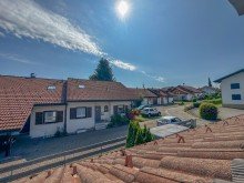 Ausblick aus dem Dachfenster Alpine Wohntr�ume:
 Gem�tliche 2-Zimmer-Maisonettewohnung 
in Simmerberg im Allg�u