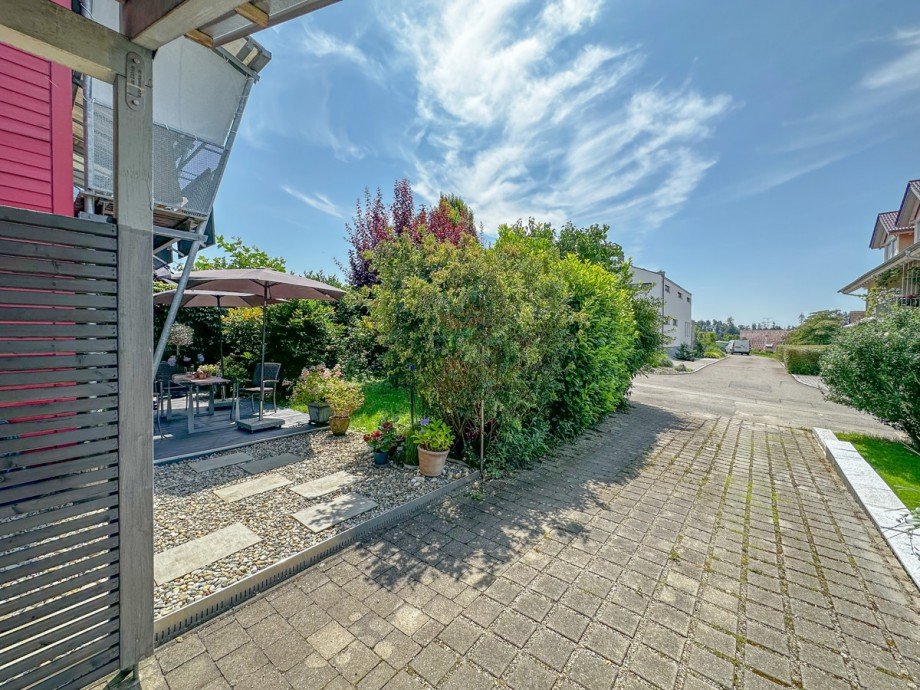 Auffahrt zum Carport Doppelhaush�lfte Wasserburg / Hengnau