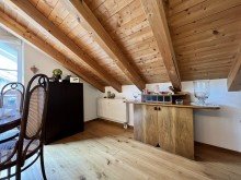  4 Zimmer Dachgeschoss Wohnung 
mit drei Balkonen!