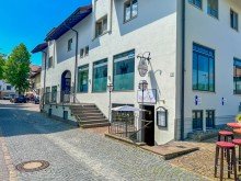 Eingang TOP KAPITALANLAGE
 Bar - Bistro - Vinothek 
im Zentrum von Oberstaufen