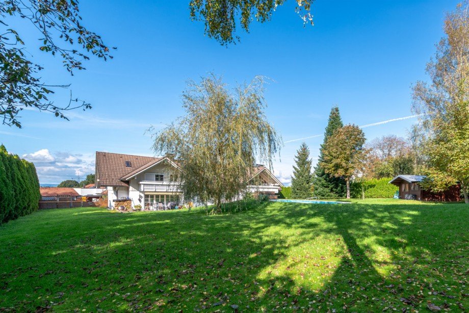 Gartenanlage mit Pool Mehrfamilienhaus Opfenbach