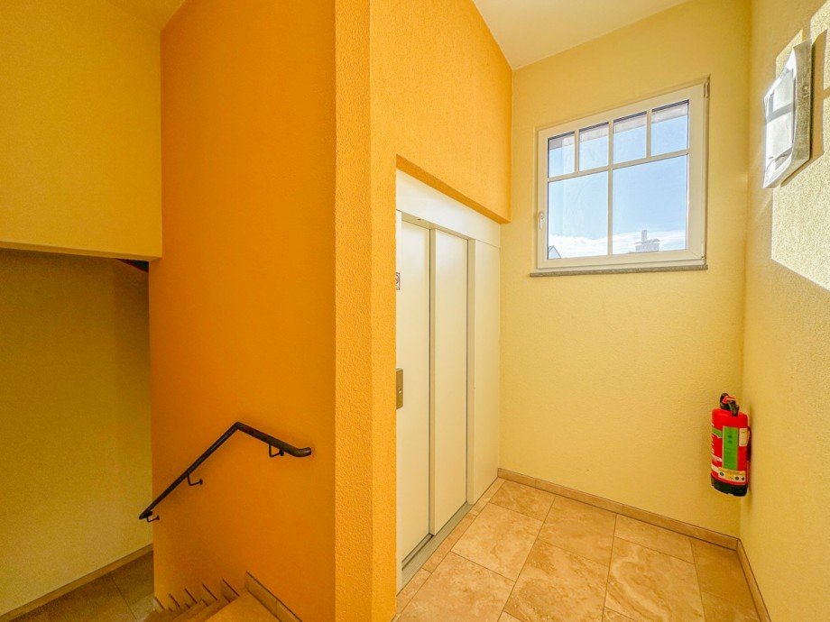 Treppenhaus / Aufzug Dachgeschosswohnung Oberstaufen
