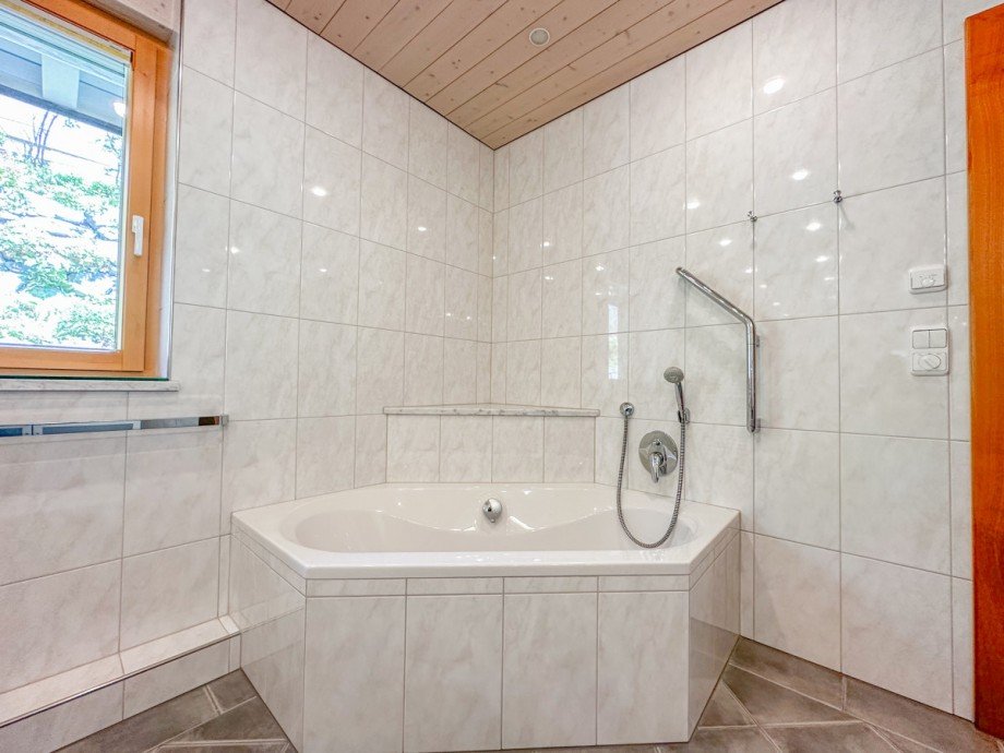 Badezimmer OG Einfamilienhaus Sulzberg