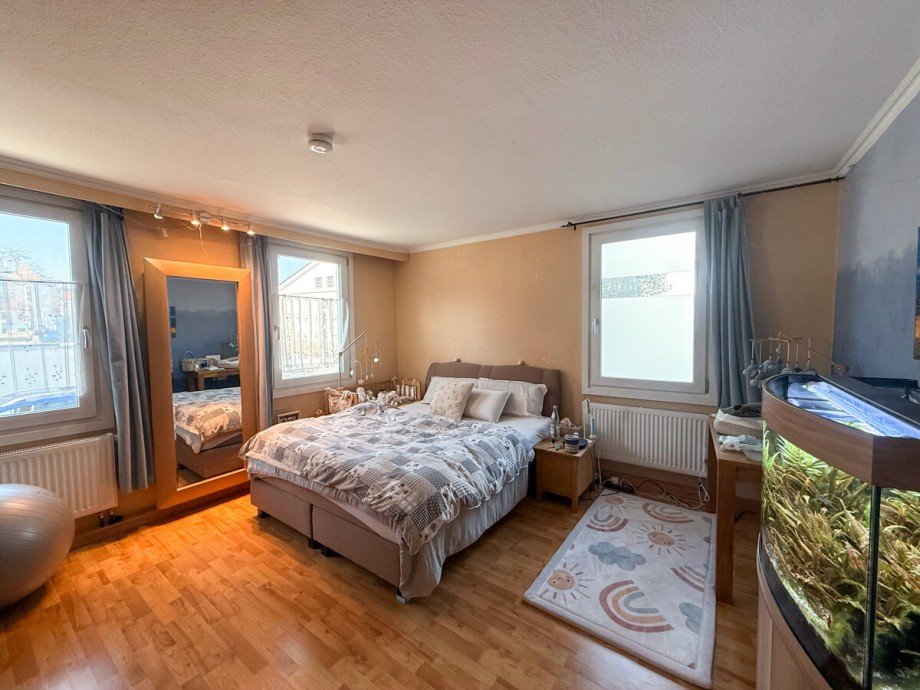 Gro�e Wohnung 1.OG Schlafzimmer Mehrfamilienhaus Lindenberg im Allg�u