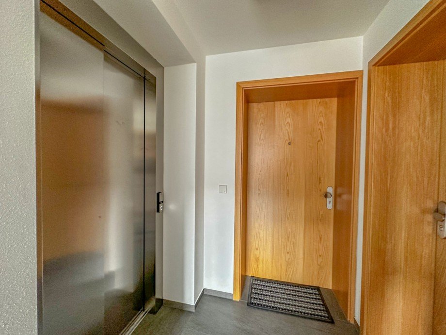 Eingangst�re Etagenwohnung Oberstaufen