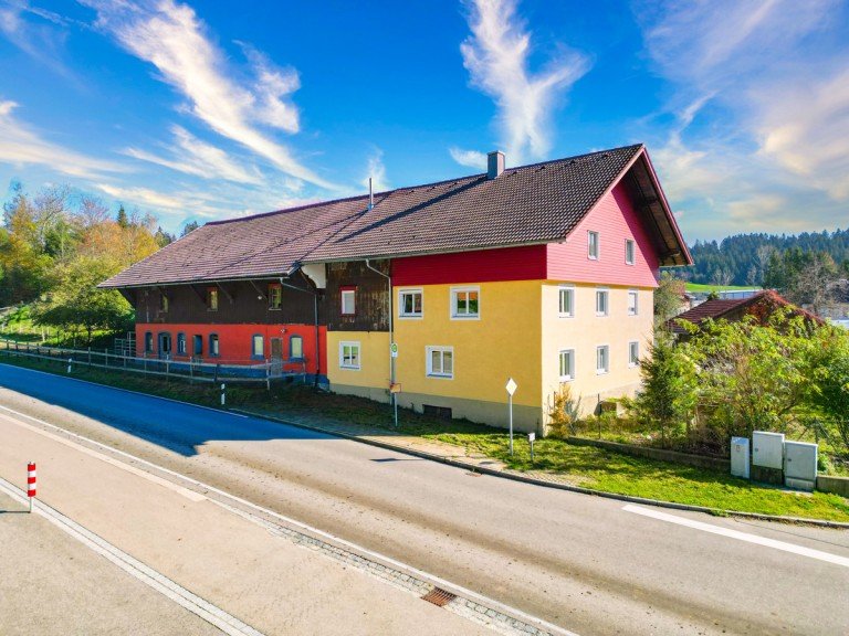 Ansicht Bauernhaus Stiefenhofen Bauernhaus TIERLIEBHABER AUFGEPASST ! Gut erhaltenes Bauernhaus im ALLG�U Tierhaltung m�glich