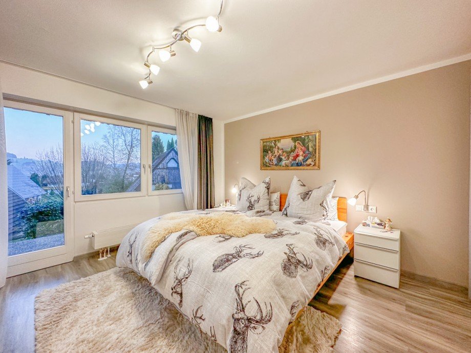 Schlafzimmer mit Zugang in den Au�enbereich Etagenwohnung Oberreute