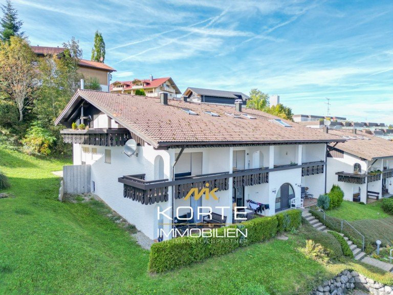 Wohnhaus Oberreute / Irsengund Dachgeschosswohnung Gepflegte 3-Zimmer Dachgeschosswohnung mit Hochgrat-Blick und Kaminofen in Oberreute im Allg�u