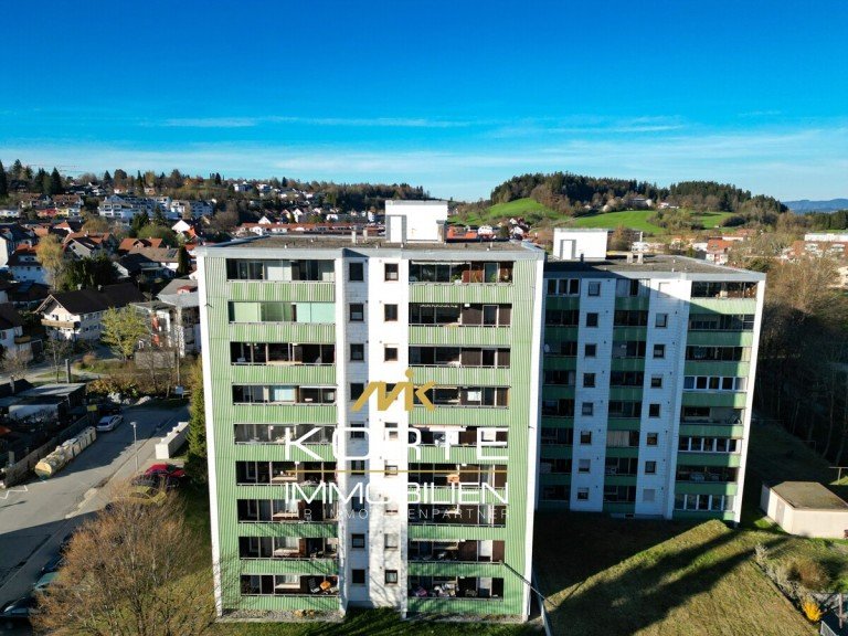 Titelbild Lindenberg im Allg�u Etagenwohnung Kapitalanlage mit Weitblick in Lindenberg im Allg�u: 3-Zimmer-Wohnung mit Westbalkon und Tiefgarage