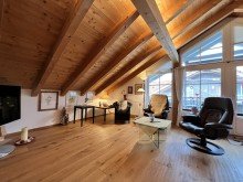  4 Zimmer Dachgeschoss Wohnung 
mit drei Balkonen!