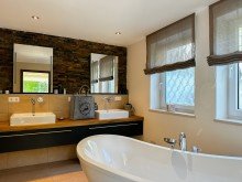 Badezimmer Exklusive Villa mit Bergpanorama und Innenpool 
 in Scheidegg / Lindenau im Allg�u