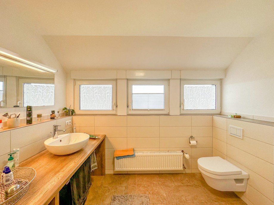 Badezimmer Doppelhaush�lfte Lindenberg im Allg�u