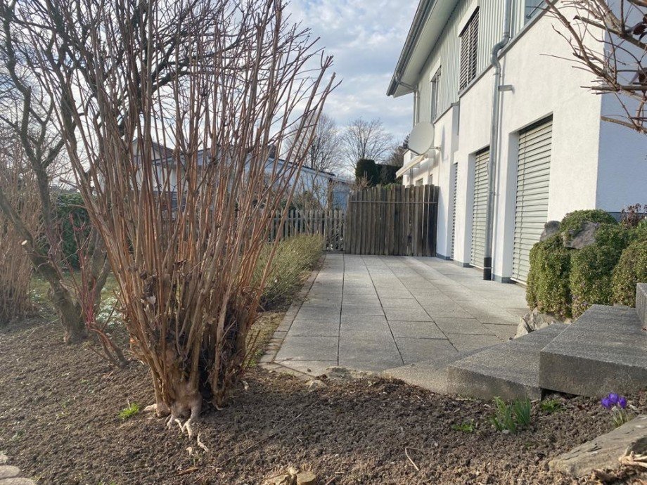 untere Terrasse / Wohnen Doppelhaush�lfte Wei�ensberg
