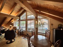  4 Zimmer Dachgeschoss Wohnung 
mit drei Balkonen!