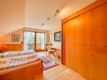 Schlafzimmer mit Balkon Gepflegte 3-Zimmerwohnung mit Bergpanorama 
 in zentraler Lage von
  Oberstaufen im Allg�u