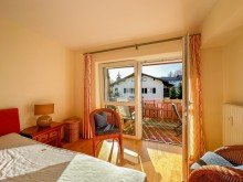 Schlafzimmer Moderne 2-Zimmerwohnung in ruhiger Ortslage von 
 Oberstaufen im Allg�u mit S�d-Balkon u. TG-Stellpl.