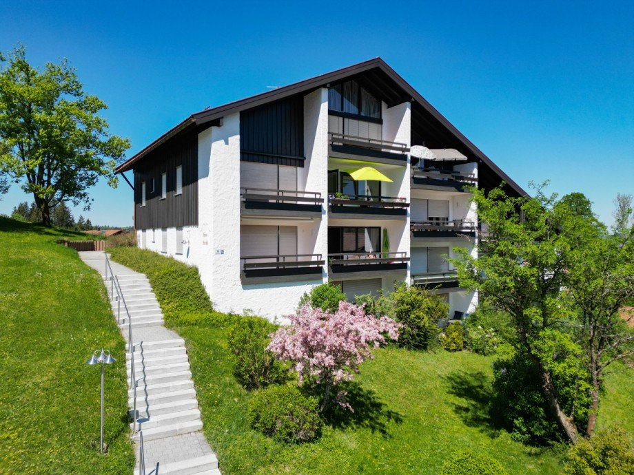 Hausansicht Front Etagenwohnung Oberstaufen / Steibis