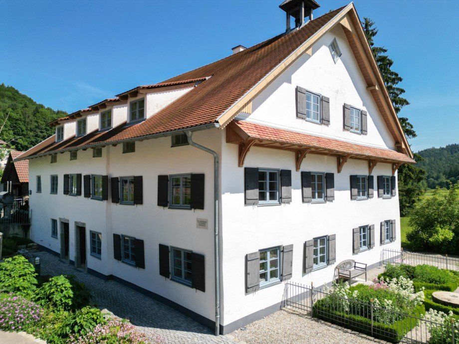 Hausansicht S�d-West Bauernhaus Oberg�nzburg