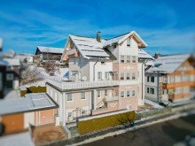 Wohnhaus Einzigartiges Potential in Bestlage:
 Renovierungsbed�rftiges Mehrfamilienhaus 
 in Oberstaufen