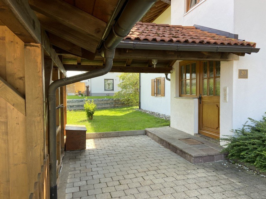 �berdachter Hauseingang Etagenwohnung Weiler-Simmerberg