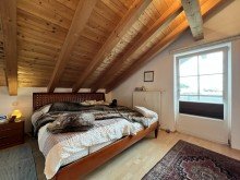  4 Zimmer Dachgeschoss Wohnung 
mit drei Balkonen!