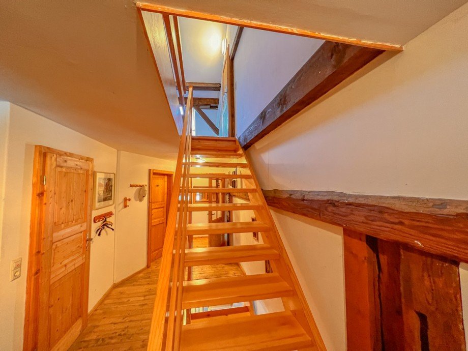 Holztreppe in das 3.OG Bauernhaus Maierh�fen