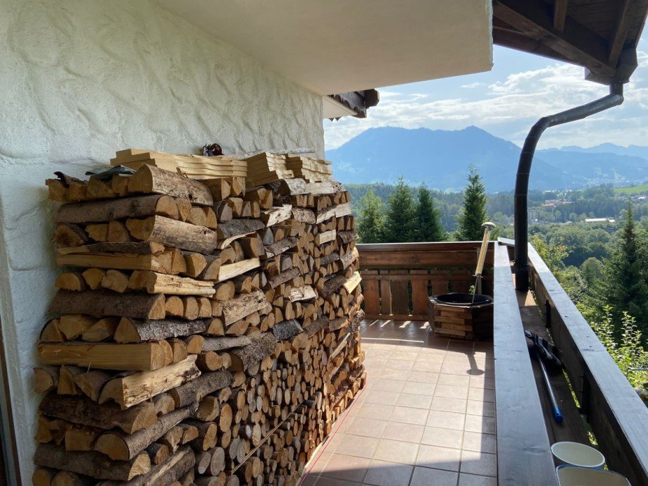Holzlager Balkon EG. Mehrfamilienhaus Immenstadt im Allg�u