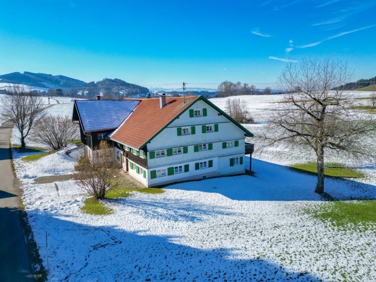 Bauernhaus Maierh�fen Bauernhaus HISTORISCHES BAUERNHAUS In traumhafter Lage im Allg�uca. 500 qm Wohn.-Nutzfl. 4000 qm Grund