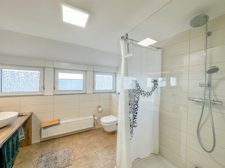 Badezimmer Doppelhaush�lfte Lindenberg im Allg�u
