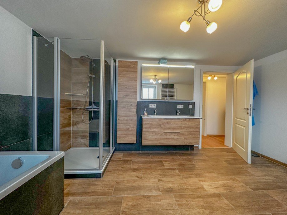 Badezimmer 2.OG Zweifamilienhaus Lindenberg im Allg�u
