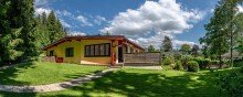 Westansicht Traumhafte Immobilie im Landhausstil in bester Lage am Rande eines Waldgebietes