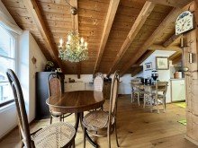  4 Zimmer Dachgeschoss Wohnung 
mit drei Balkonen!