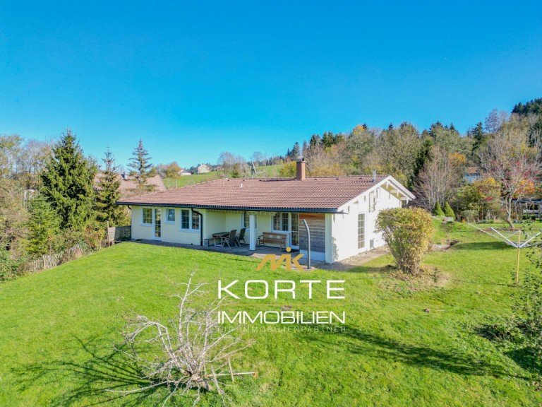 Bungalow Oberreute / Hinterschweinh�f Bungalow Einfamilienhaus mit Einliegerwhg. in ALLEINLAGE mit 185 qm Wfl & 4.140 qm Grund bei Oberreute/Allg.