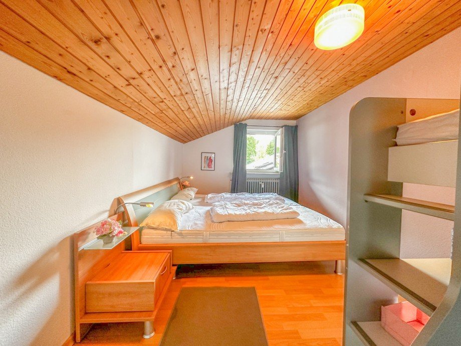 Schlafzimmer Dachgeschosswohnung Oberstaufen