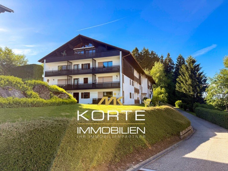 Titelbild Oberreute Dachgeschosswohnung Ruhige Dachgeschosswohnung in Oberreute - Balkon, Abendsonne, Blick ins Gr�ne und TG-Stellplatz