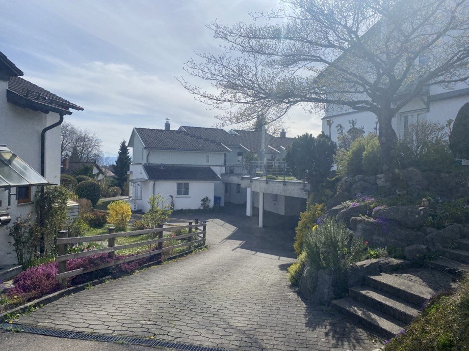 Einfahrt zum Haus Doppelhaush�lfte Wei�ensberg