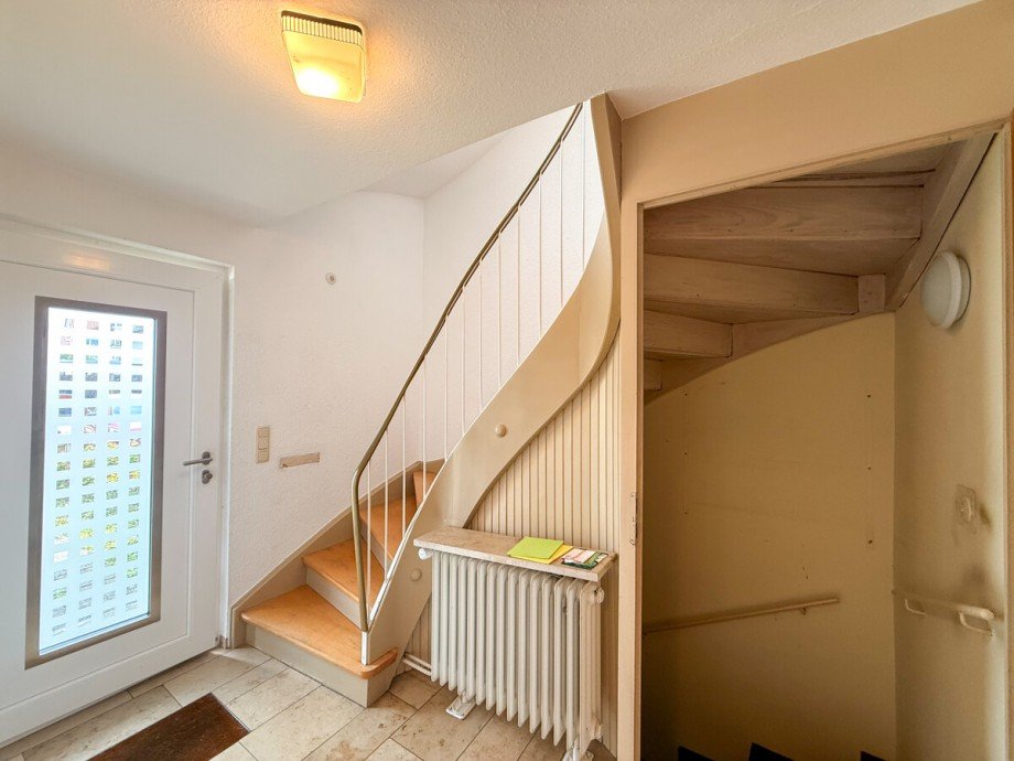 Flur + Kellertreppe Reihenendhaus Lindau (Bodensee)
