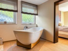 Badezimmer Exklusive Villa mit Bergpanorama und Innenpool 
 in Scheidegg / Lindenau im Allg�u