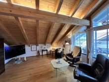  4 Zimmer Dachgeschoss Wohnung 
mit drei Balkonen!