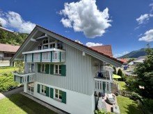  4 Zimmer Dachgeschoss Wohnung 
mit drei Balkonen!